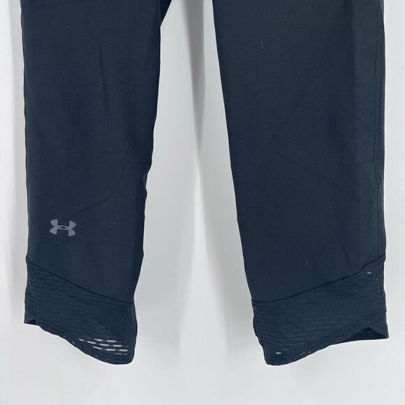 Under Armour Running Capris Small
Reflective mesh womens crop - Picture 8 of 15